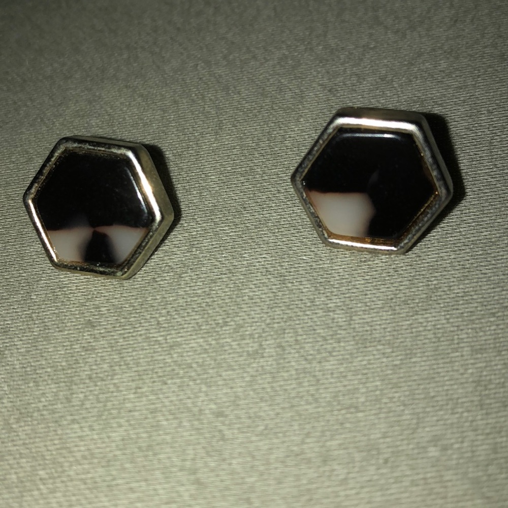 Faux tortoise shell studs. Gold metal